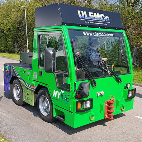 hydrogen-fuelled aircraft tow vehicle